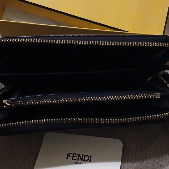💯% Authentic FENDI Wallet - Picture 4 of 8